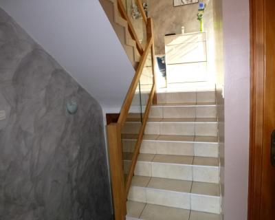 Rampes d'escalier en bois et verres, image 1